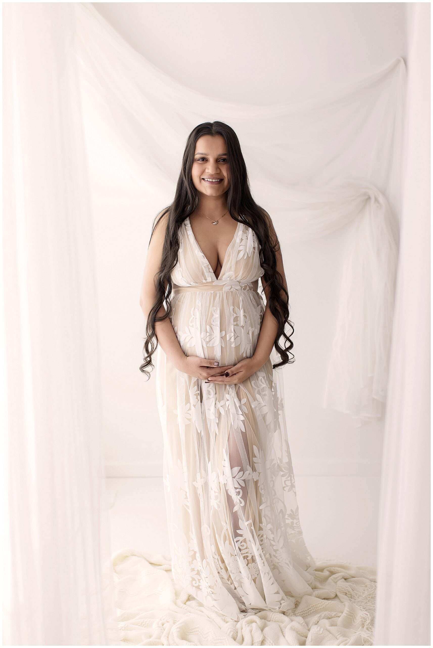 What to wear for your maternity photos by Cleveland maternity photographer Mary Christine Photography