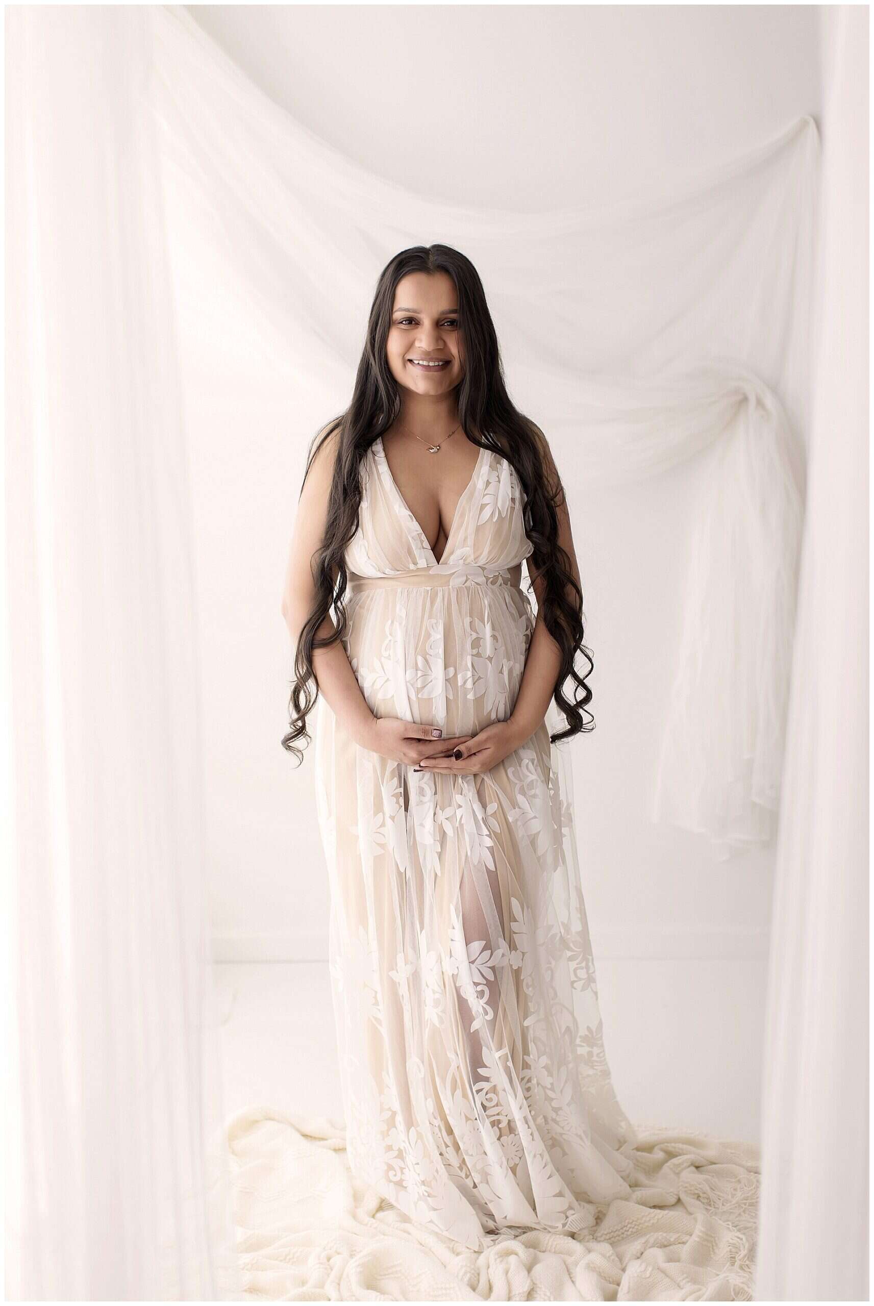 When to Schedule Maternity Photos (and Why 28–34 Weeks Is the Sweet Spot)